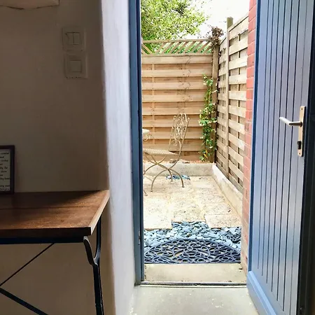 Studio et terrasse au sein d'un manoir XVIIème Montauban-de-Bretagne Extérieur photo