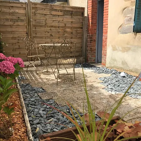 Studio et terrasse au sein d'un manoir XVIIème Montauban-de-Bretagne Extérieur photo