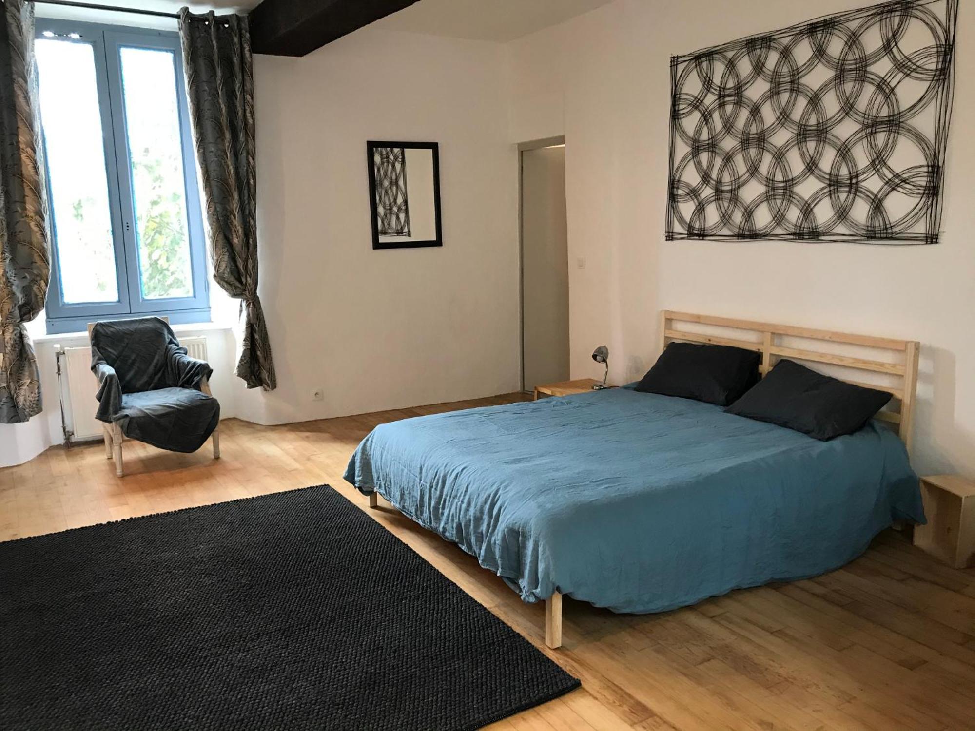 Appartement Et Terrasse Au Sein D'un Manoir Xviième *